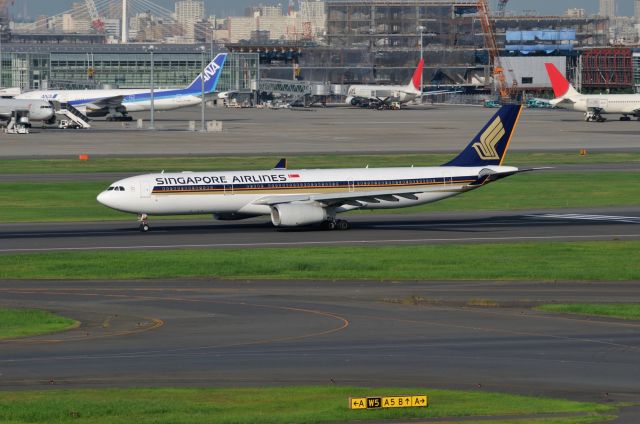 Airbus A330-300 (9V-STU) - 2013/8/31