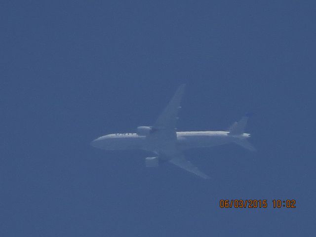 Boeing 777-200 (N210UA)