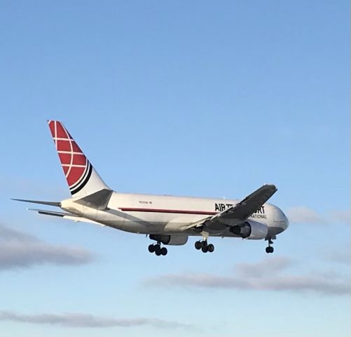 BOEING 767-200 (N255CM) - Runway 7 arrival! 1/15/22.