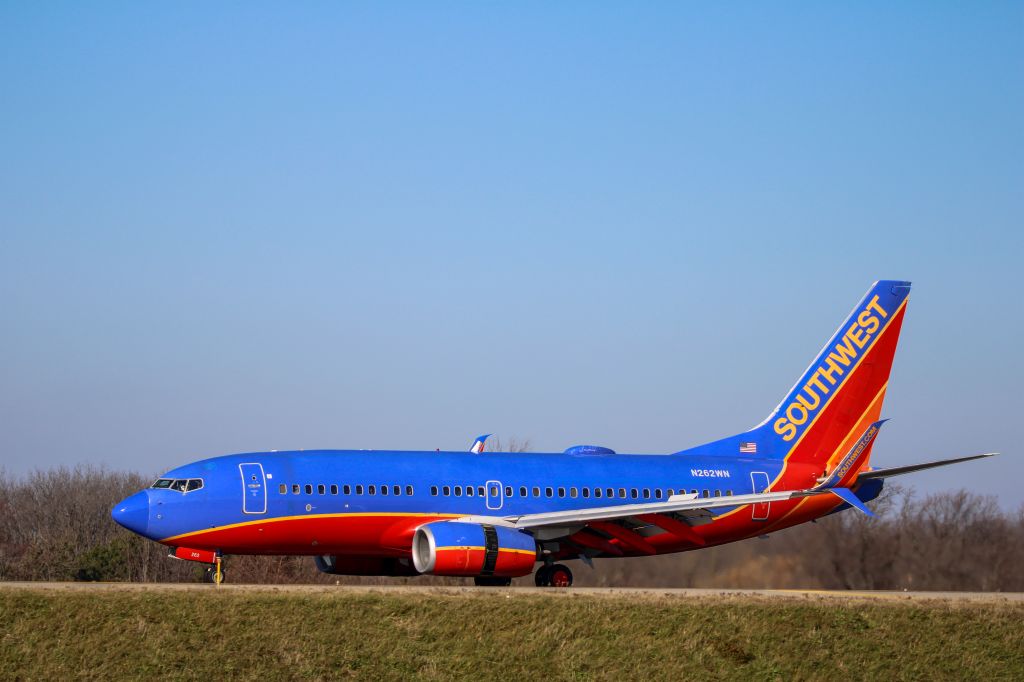Boeing 737-700 (N262WN) - Southwest Airlines 737-700 landing in BUF