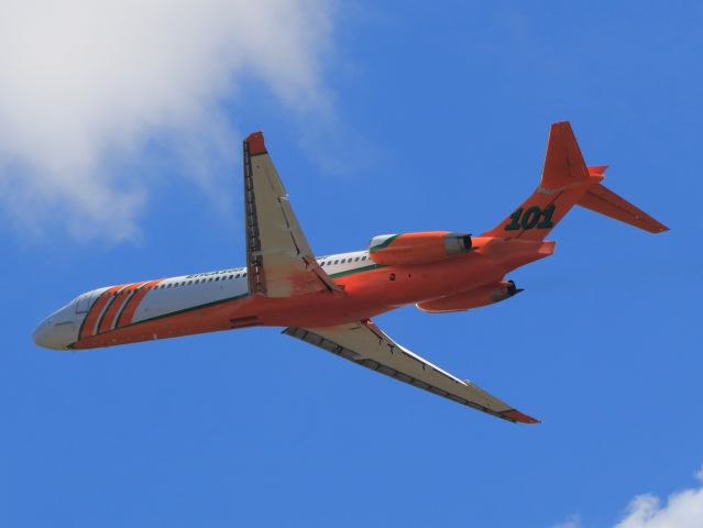 McDonnell Douglas MD-87 (N291EA) - Erickson Aeros(DC-9-87)MD-87 Tanker 101... after retardant drop on the June Fire, June Lake CA. 9-17-14