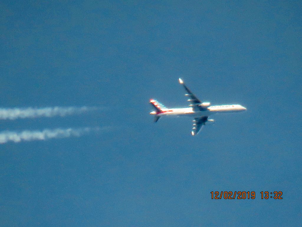 Boeing 757-200 (N207UW)