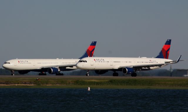 Airbus A321 (N347DN)