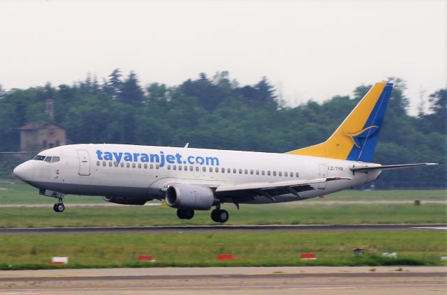 BOEING 737-300 (LZ-TYR)