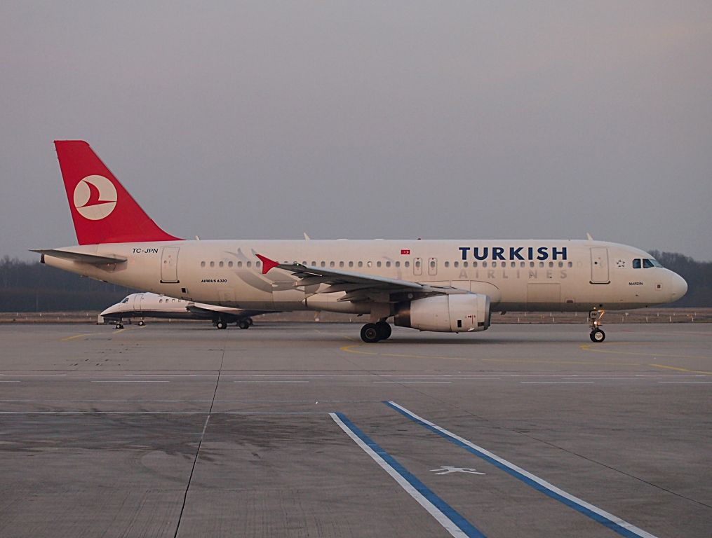 Airbus A320 (TC-JPN)