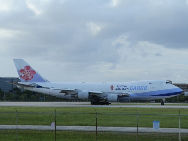 Boeing 747-400 (B-18707)