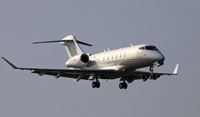 Bombardier Challenger 300 (OH-ADM)