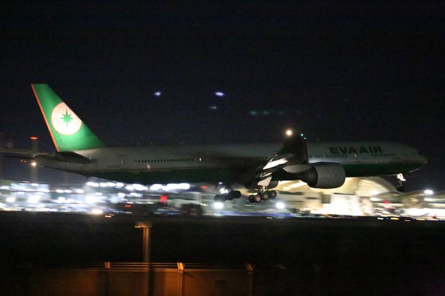 BOEING 777-300ER (B-16708)