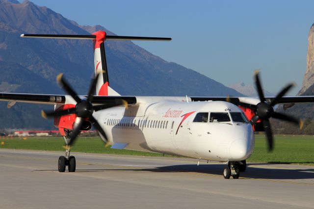de Havilland Dash 8-400 (OE-LGM)