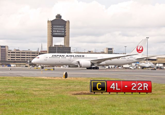 Boeing 787-9 Dreamliner (JA865J)