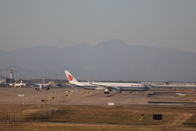 Airbus A350-900 (B-32DL)