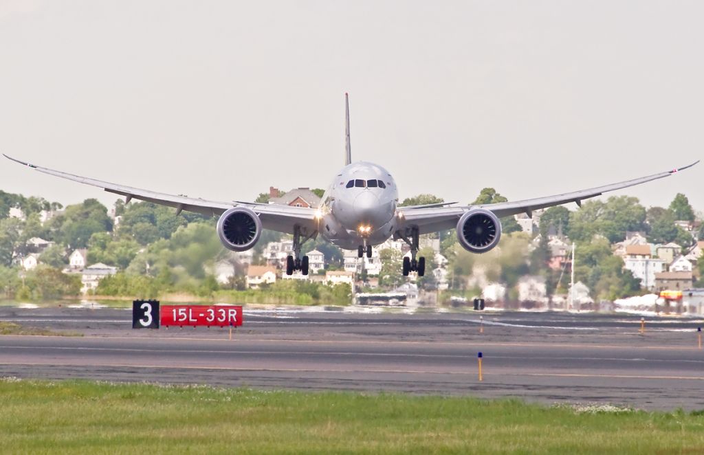 Boeing 787-8 (B-2738) - Flexing @ KBOS Logan 22L arrival