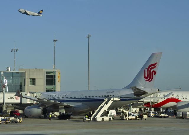 Airbus A330-200 (B-5933) - Air China Airbus A330-243 B-5933 in Frankfurt 