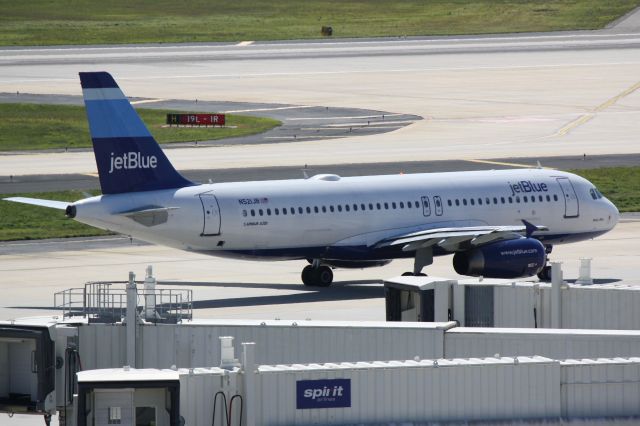 Airbus A320 (N521JB) - JetBlue Flight 48 (N521JB) prepares for departure from Tampa International Airport