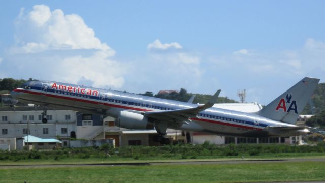 Boeing 757-200 (N678AN)