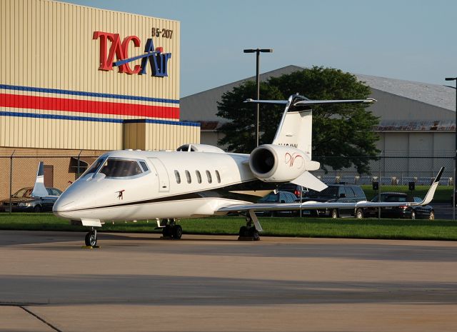 Learjet 60 (N424MW) - Sharp lear on the Tac Air ramp.