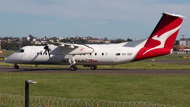 de Havilland Dash 8-300 (VH-SBT)