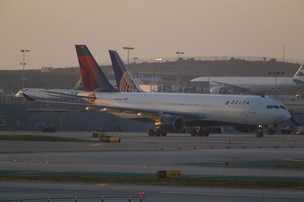 Airbus A330-200 (N855NW)