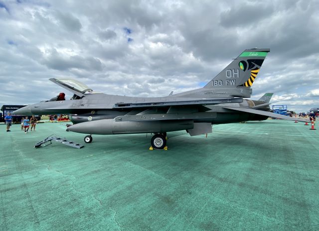Lockheed F-16 Fighting Falcon —