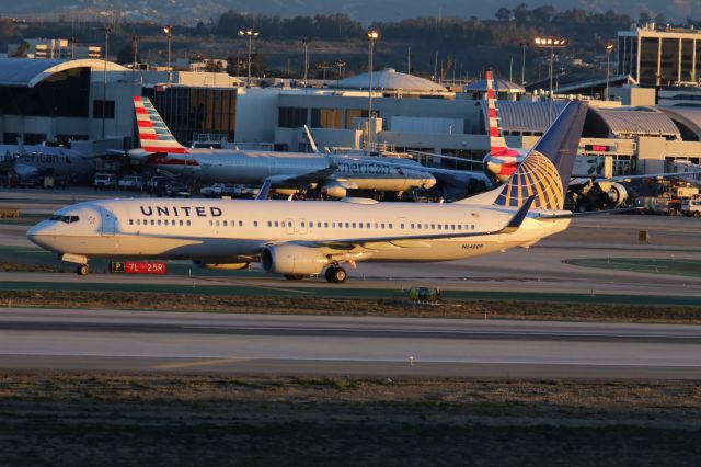 Boeing 737-900 (N64809)