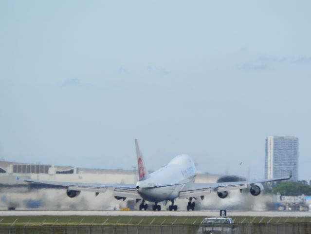 Boeing 747-400 (B-18723)