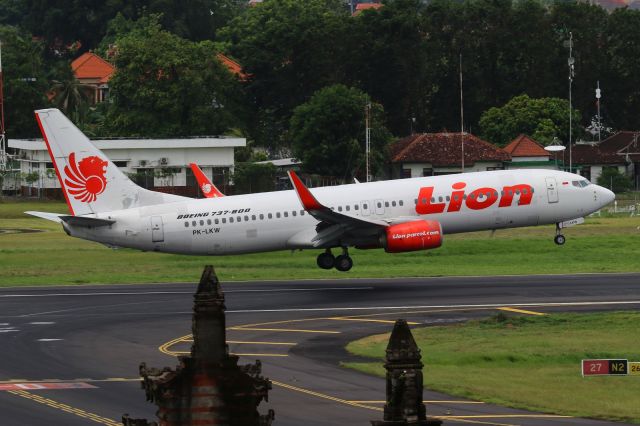Boeing 737-800 (PK-LKW)