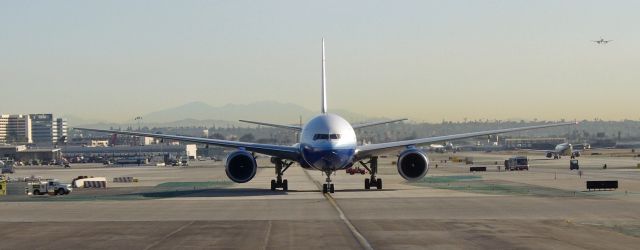Boeing 757-200 — - LOS ANGELES, CALIFORNIA, USA-JANUARY 03, 2012: Seen on the runway at LAX shortly before takeoff.
