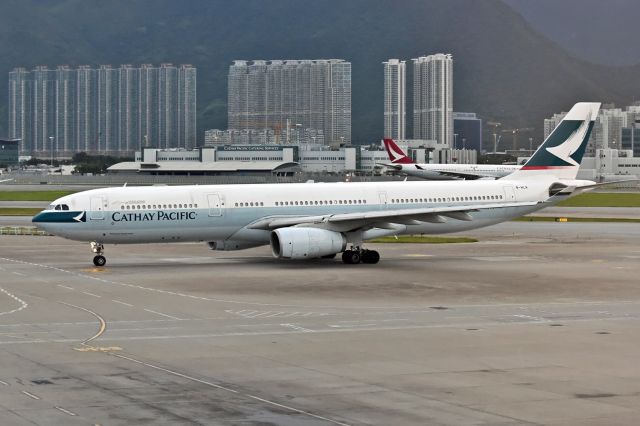 Airbus A330-300 (B-HLR)