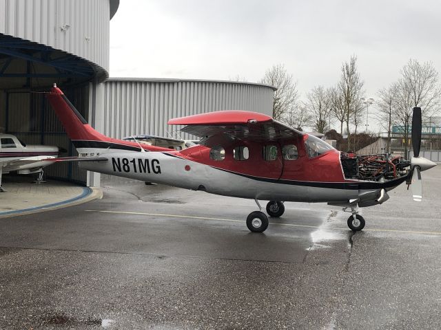 Cessna Centurion (N81MG) - Taken on a cold, rainy morning here at Landshut on 04.02.2022