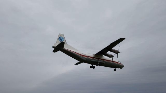 Antonov An-12 (UR-CAH) - Attérrissage dun Antonov An-12 de Ukraine Air Alliance à Vatry (Partie 5)