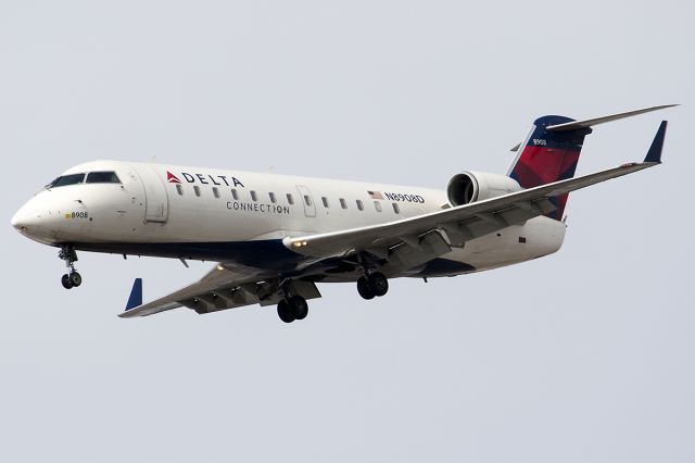 Canadair Regional Jet CRJ-200 (N8908D)