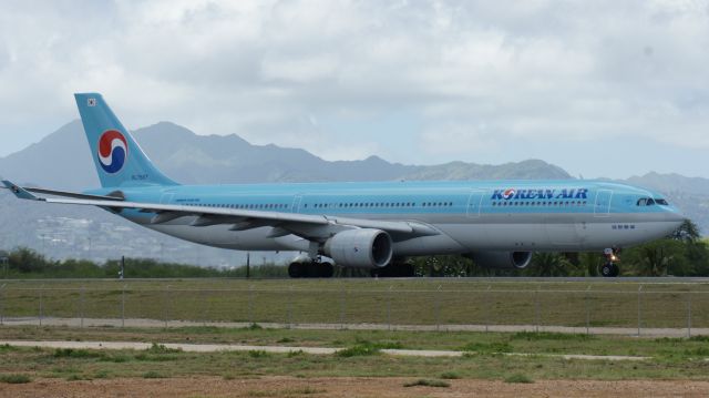 Airbus A330-300 (HL7587)