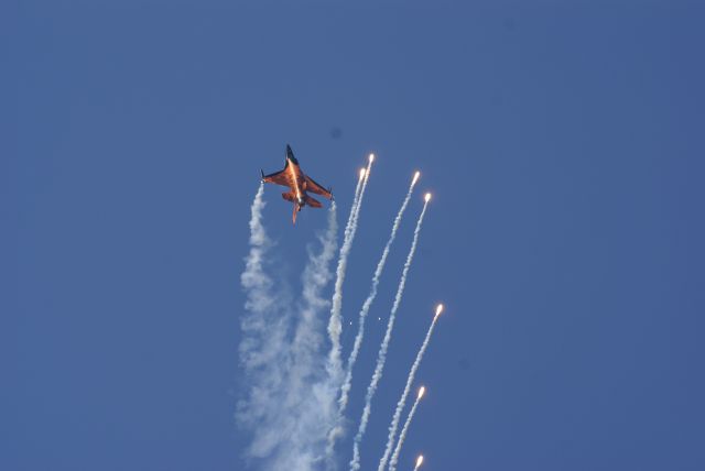 Lockheed F-16 Fighting Falcon (J015) - F16 Fighting Falcon de la base aérienne de Volkel au Pays-Bas