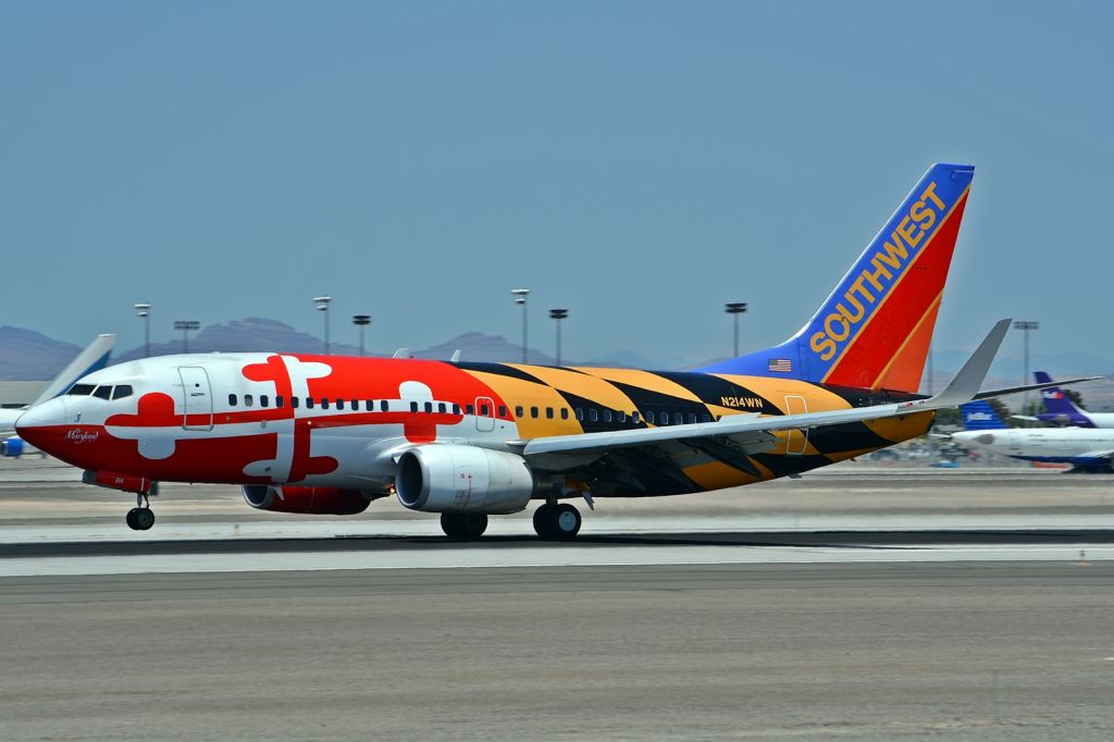 Boeing 737-700 (N214WN)