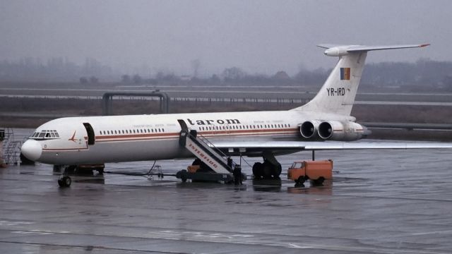 Ilyushin Il-62 (YR-IRD)