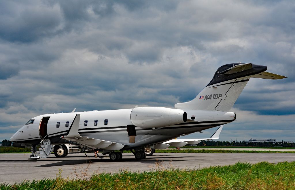 Bombardier Challenger 300 (N41DP)