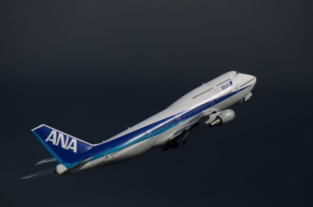 Boeing 747-400 (JA8966)