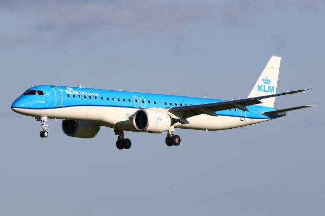 EMBRAER ERJ-190-400 (PH-NXL)