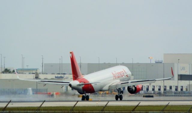 Airbus A320 (N764AV)