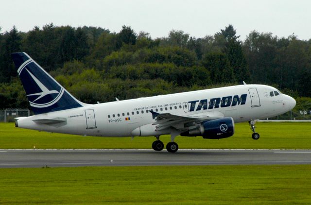 Airbus A318 (YR-ASC)