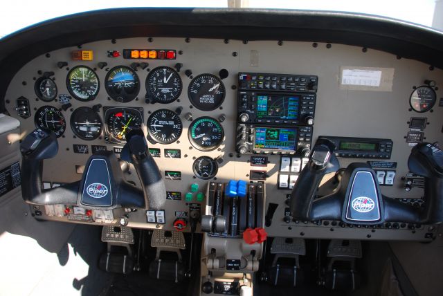 Piper PA-44 Seminole (N575AT)