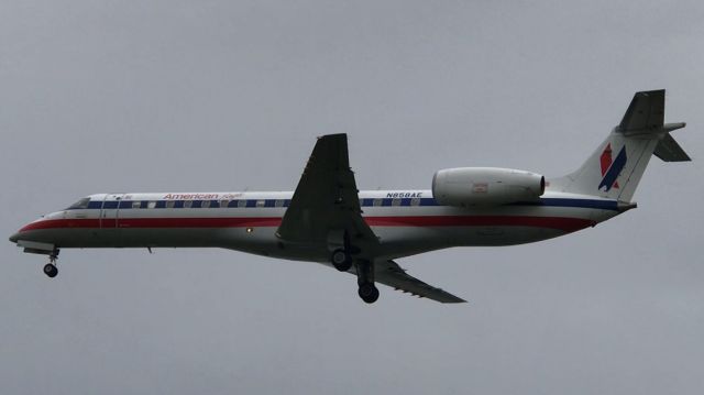 Embraer ERJ-135 (N858AE)