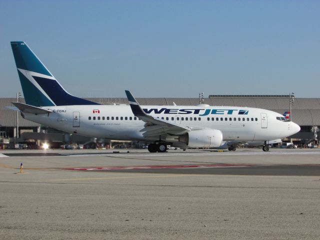 Boeing 737-700 (C-FEWJ) - Line up and wait on RWY 20R