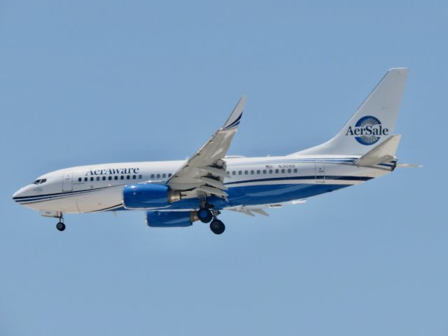 Boeing 737-700 (N30AS) - AerSale / AerAware N30AS landing Runway 21 on return from KATL