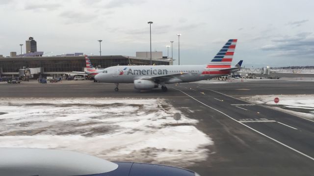 Airbus A319 (N818AW) - American A319 taxiing into Terminal B - Boston