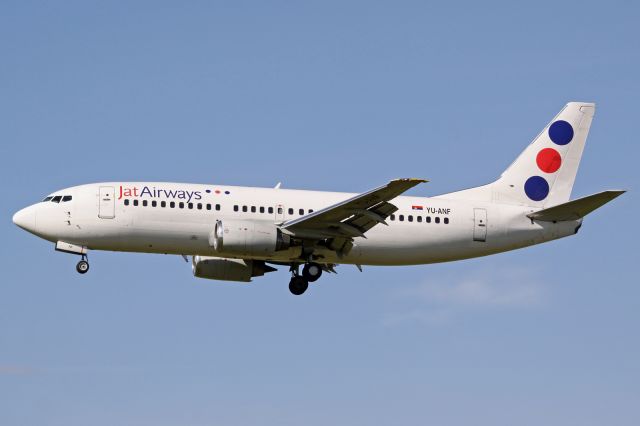 BOEING 737-300 (YU-ANF)