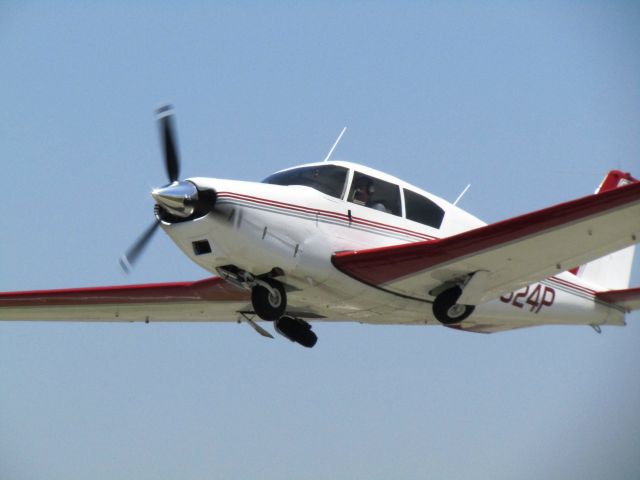 Piper PA-24 Comanche (N5824P) - Taking off RWY 24