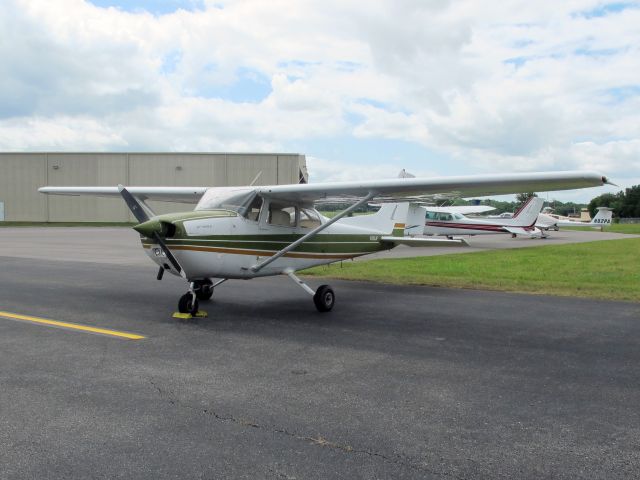 Cessna Skyhawk (N738JF)