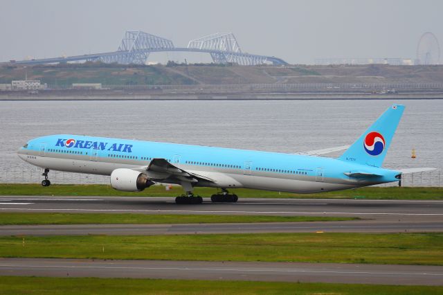 BOEING 777-300 (HL7573)