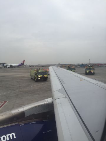 Airbus A320 (N652JB) - JetBlue returns to JFK after ventilation fan went on fire. Plane was originally en route to Cancun, and passengers had to switch planes after a 4 hour delay.